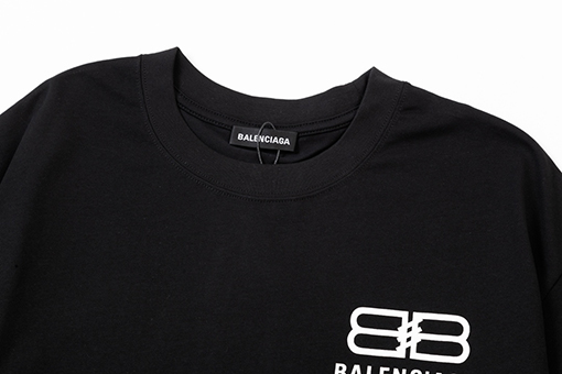 バレンシアガ 水源要素アルファベットロゴ半袖tシャツ