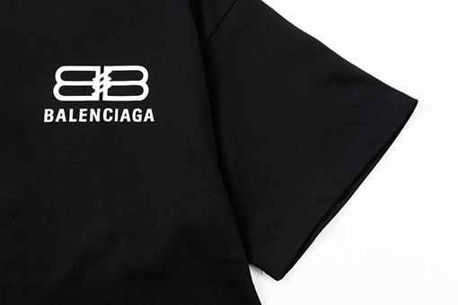 バレンシアガ 水源要素アルファベットロゴ半袖tシャツ