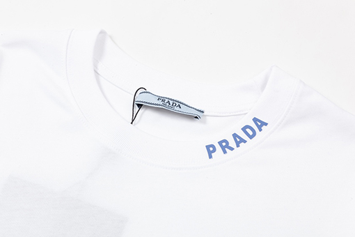 プラダ 三角皮章立体文字ロゴ半袖tシャツ