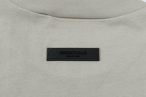 フィアオブゴッド 半袖Tシャツ ESSENTIALS 数字 77 プリント
