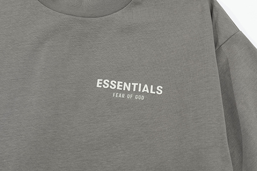 フィアオブゴッド 半袖Tシャツ 小さい字 ESSENTIALS ポイント