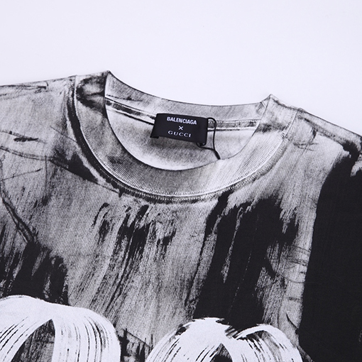 Gucci x Balenciaga コラボ胸に大きなロゴ手描きプリントTシャツ