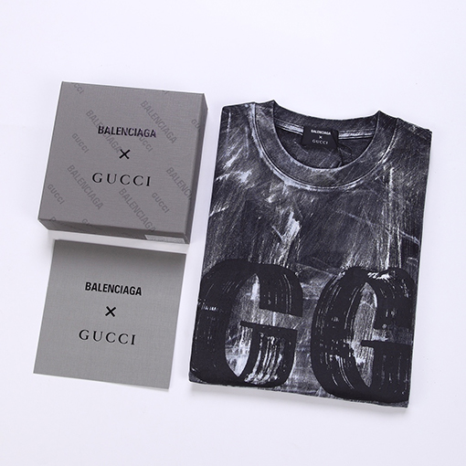 Gucci x Balenciaga コラボ胸に大きなロゴ手描きプリントTシャツ