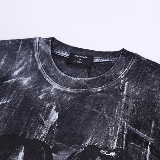 Gucci x Balenciaga コラボ胸に大きなロゴ手描きプリントTシャツ