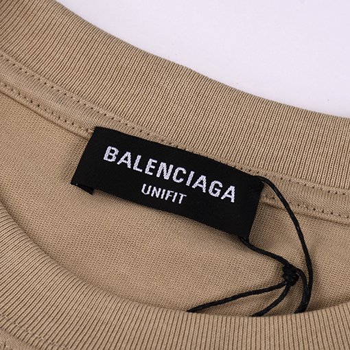 バレンシアガ 新しいプリント半袖Tシャツ