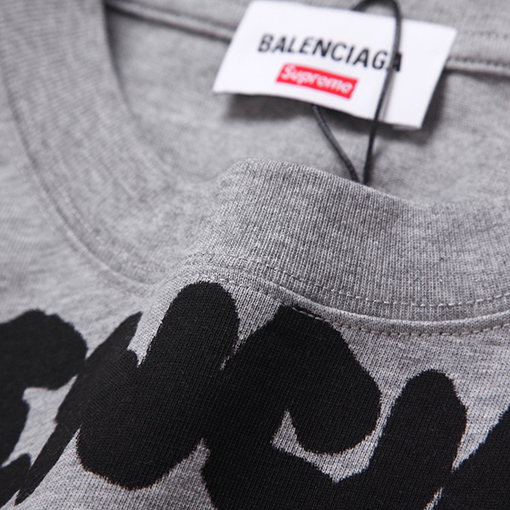 Balenciaga × Supreme グラフィティエンボス半袖tシャツ