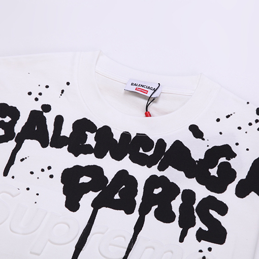Balenciaga × Supreme グラフィティエンボス半袖tシャツ
