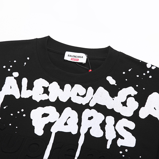 Balenciaga × Supreme グラフィティエンボス半袖tシャツ
