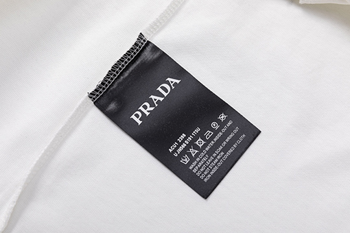 プラダ スパンコールロゴ半袖Tシャツ