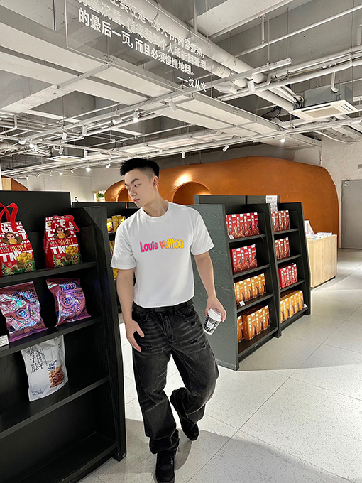 ルイヴィトン アルファベットロゴプリントTシャツ半袖シャツ