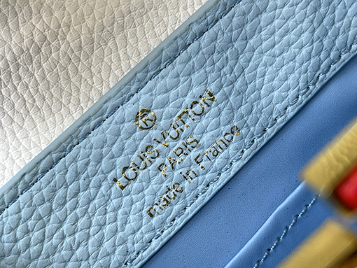 ルイヴィトン ライトブルーとライスシルバーのバックルCapucinesハンドバッグ M56848