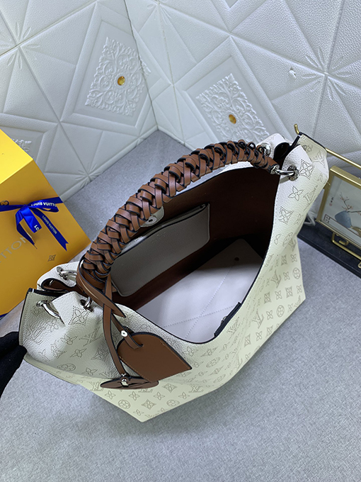 ルイヴィトン Taurillonカーフレザーレディースショルダーバッグ M53188