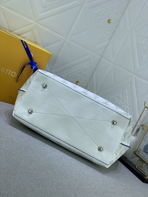 ルイヴィトン Taurillonカーフレザーレディースショルダーバッグ M53188