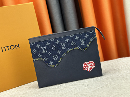 ルイヴィトン ピーチハートブラックPOCHETTE VOYAGEミディアムクラッチバッグ M61692