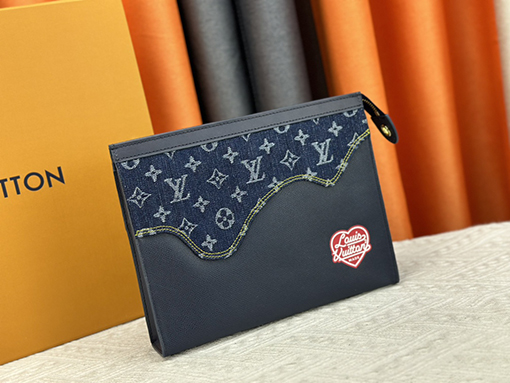 ルイヴィトン ピーチハートブラックPOCHETTE VOYAGEミディアムクラッチバッグ M61692
