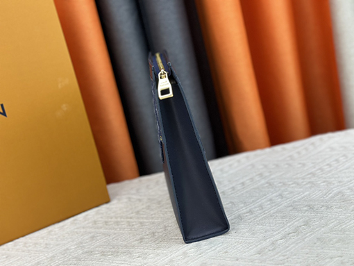 ルイヴィトン ピーチハートブラックPOCHETTE VOYAGEミディアムクラッチバッグ M61692