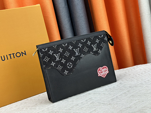 ルイヴィトン ピーチハートブラックPOCHETTE VOYAGEミディアムクラッチバッグ M61692