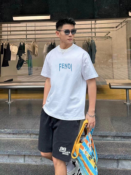 フェンディ 春夏新作NEWグループリント半袖Tシャツ