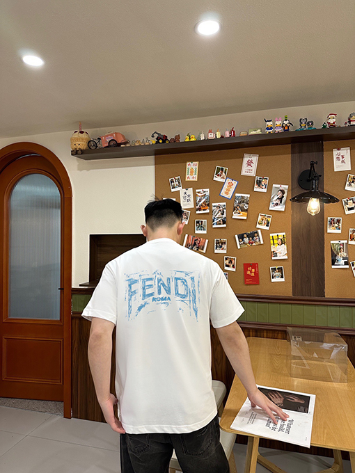 フェンディ 春夏新作NEWグループリント半袖Tシャツ
