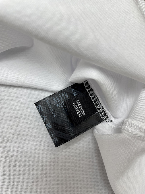 アミリ フロントとリアのアルファベットロゴプリント厚手プリント半袖Tシャツ