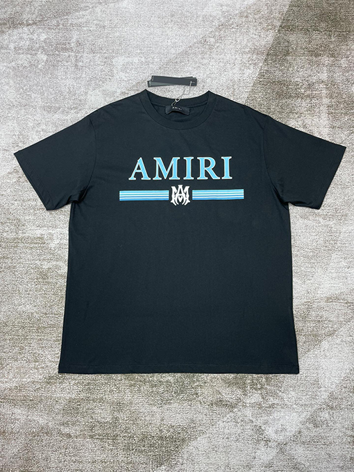 アミリ フロントとリアのアルファベットロゴプリント厚手プリント半袖Tシャツ
