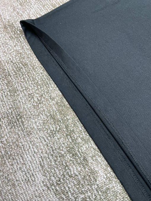 アミリ フロントとリアのアルファベットロゴプリント厚手プリント半袖Tシャツ