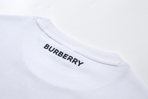 バーバリー 新しい胸元のチェック柄半袖Tシャツ