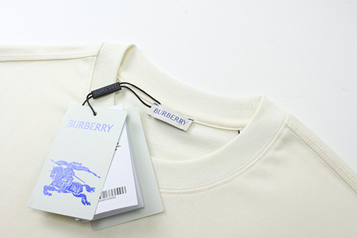 バーバリーコピー 新作ローズプリント半袖Tシャツ
