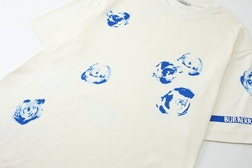 バーバリーコピー 新作ローズプリント半袖Tシャツ