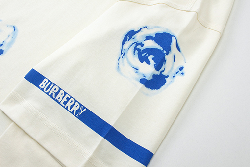 バーバリーコピー 新作ローズプリント半袖Tシャツ