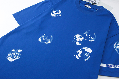 バーバリーコピー 新作ローズプリント半袖Tシャツ