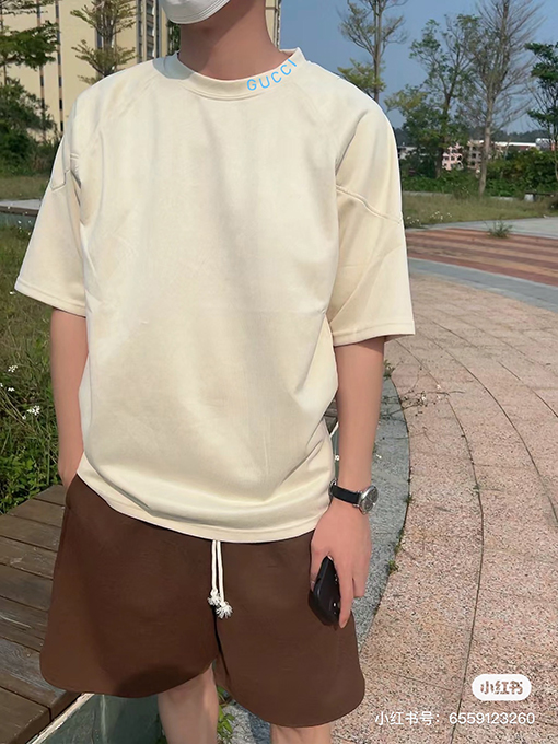 グッチ  立体凸ゴムアルファベットロゴ男女同款半袖tシャツ
