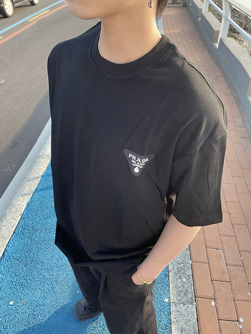 プラダ 胸のプリントデザイン三角マーク半袖Tシャツ