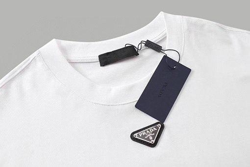 プラダ 限定トライアングル半袖Tシャツ