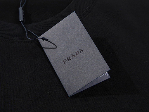 プラダ 限定トライアングル半袖Tシャツ