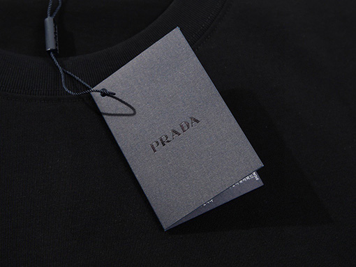プラダ 三角マークの半袖Tシャツ