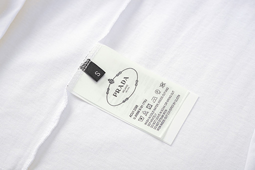 プラダ  胸のプリントフィルム半袖Tシャツ