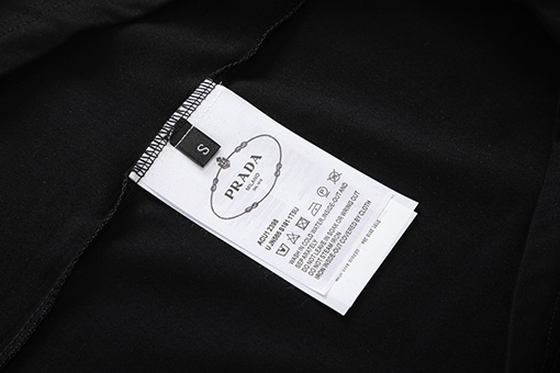 プラダ  プリント三角マーク半袖Tシャツ
