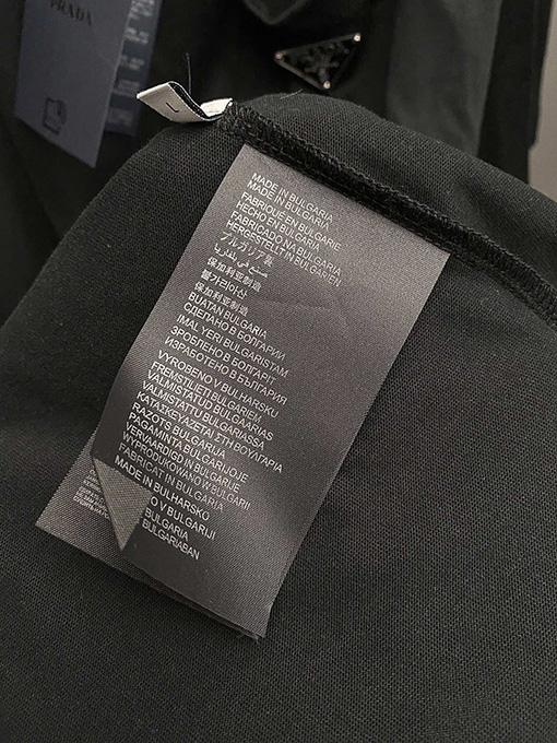 プラダ  シルクトライアングルロゴ半袖Tシャツ