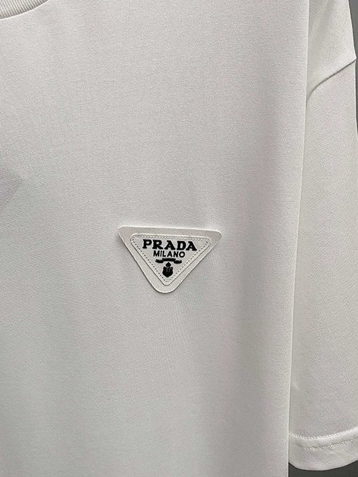 プラダ  シルクトライアングルロゴ半袖Tシャツ