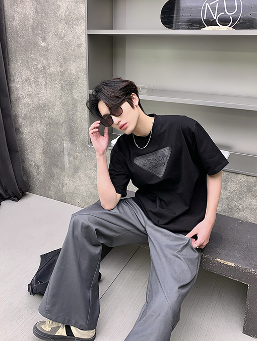 プラダコピー エンボス炒め塩馬溜半袖Tシャツ