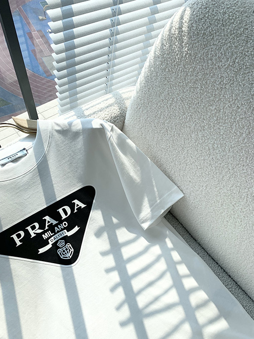 プラダ コピー ロゴパターンプレスを採用半袖Tシャツ