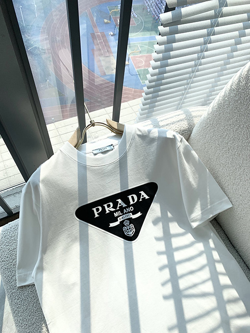 プラダ コピー ロゴパターンプレスを採用半袖Tシャツ