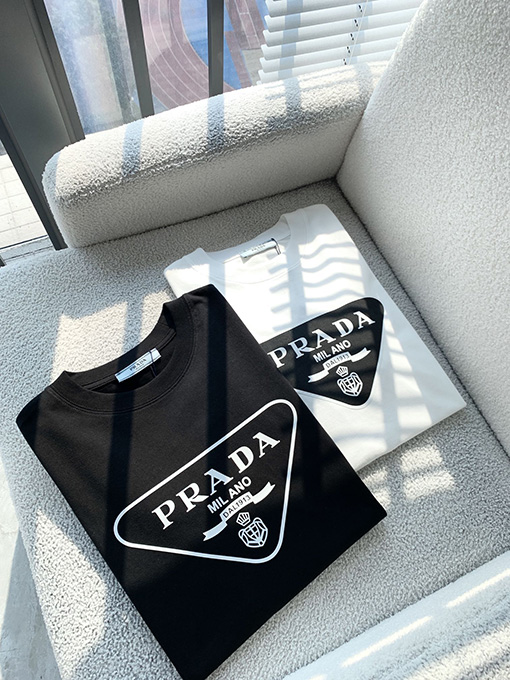 プラダ コピー ロゴパターンプレスを採用半袖Tシャツ