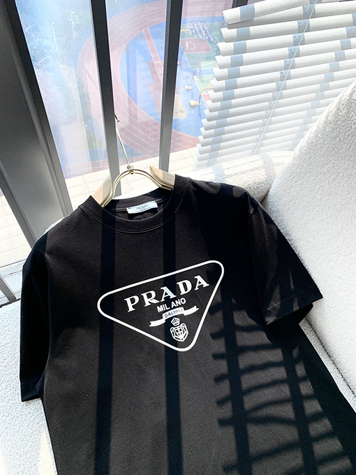 プラダ コピー ロゴパターンプレスを採用半袖Tシャツ