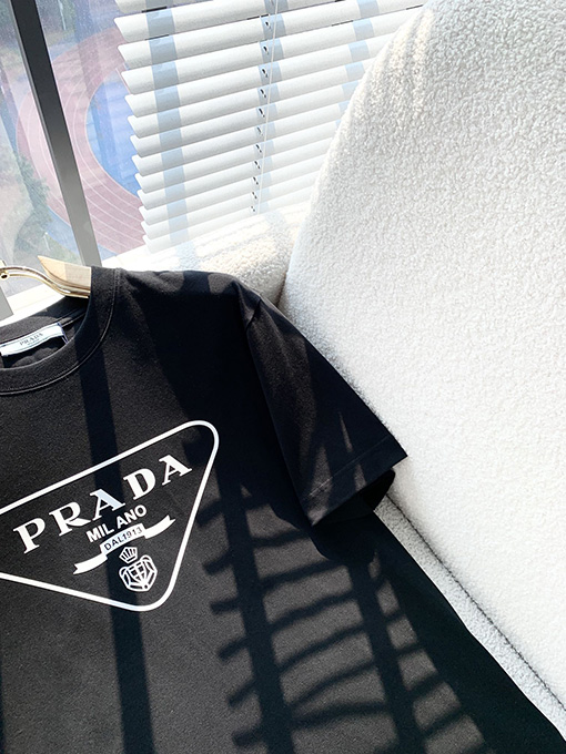 プラダ コピー ロゴパターンプレスを採用半袖Tシャツ