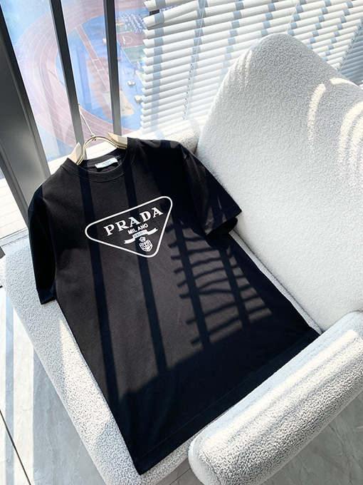 プラダ コピー ロゴパターンプレスを採用半袖Tシャツ