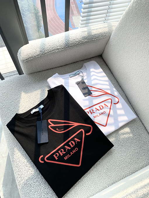 プラダ ロゴパターンプレスを採用半袖Tシャツ