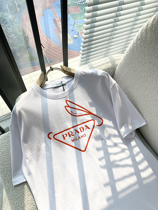 プラダ ロゴパターンプレスを採用半袖Tシャツ