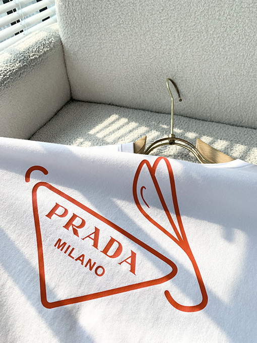 プラダ ロゴパターンプレスを採用半袖Tシャツ